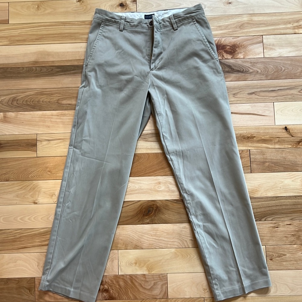 NWOT Dockers Classic Fit Khakis 31*30